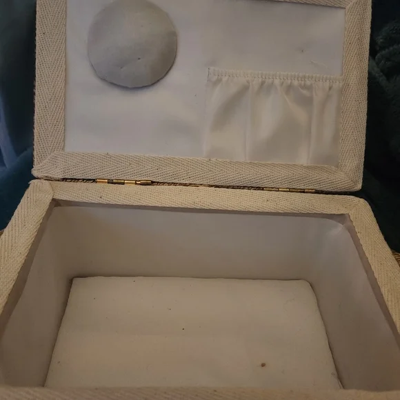 Colorful Sewing Kit Box - Picture 4 of 4